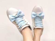 👟Want to give your favorite sneakers a unique touch? Our shoelaces are the perfect choice! Each pair comes with an elegant central bow measuring 2" - 5 cm tall and 4" - 10 cm long, adding a touch of style and sophistication to your steps. 👟🎀 🌟 Dive into the world of sustainable fashion with our Shoelaces with Central Bow! ♻️ 🎀 Each pair of shoelaces is a true piece of art, handmade from recycled garments with passion and dedication. There are only 5 units available worldwide! 🌍♻️ 📏 We kno Silk Shoe Laces, Recycled Garments, Shoe Insoles, Art Handmade, Lace Fashion, Cool Suits, Sunday School, Sustainable Fashion, Shoe Laces