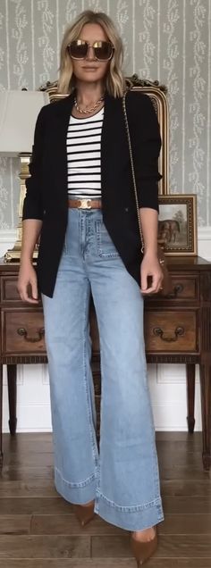 Denim Dress Outfit, Black Blazer Outfit, Capsule Wardrobe Women, Style Lookbook, What To Wear Today, Ootd Ideas, Scarf Women Fashion, Capsule Outfits, Money Aesthetic