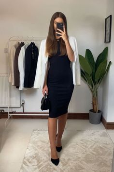 Long Black Dress Business Casual, Black Dress Corporate Outfit, Bodycon Dress Work Outfit, Business Dress Outfits For Women, Midi Dress For Work, Black Midi Dress Work Outfit, Business Outfits Women Dress, Corporate Dress Women, Professional Outfits Women Dress