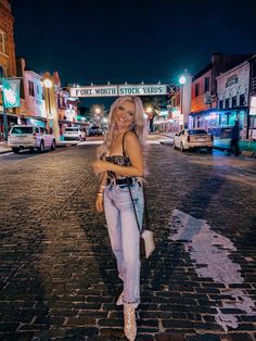 Stockyards Outfit, Country Bar Outfit Night, Country Dancing Outfit, Country Bar Outfit, Western Concert Outfit, Nashville Style Outfits, Concert Outfit Winter