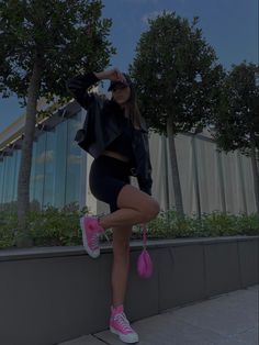 Pink Converse Outfit Winter, Styling Pink Converse, Pink High Top Converse Outfit, Hot Pink Sneakers Outfit, Converse Pink Outfit, Outfit With Pink Shoes, Pink Converse Outfit Aesthetic, Pink Shoes Outfit Sneakers, How To Style Pink Converse