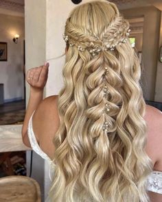 Cute Hair For Weddings, Hoco Queen Hairstyles, Boho Braid Hairstyles Wedding, Homecoming Hairstyles Long Blonde Hair, Unique Half Up Hairstyles, Prom Hairstyles French Braid, Med Length Prom Hair Styles, Straight Hair Wedding Styles Half Up, Mermaid Braid Half Up Half Down