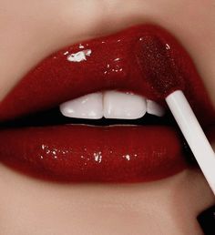 Red Aesthetic Grunge, Red Lip Makeup, Gloss Labial, Aesthetic Red, Kesha, Beauty Makeup Tips, Glossy Lips