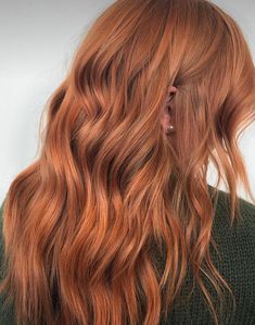 Red Orange Hair Highlights, Honey Copper Formula, Red Hair Copper Highlights, Copper Straight Hair, Autumn Red Hair, Ginger Hair With Highlights, Celebrities With Red Hair, Strawberry Red Hair, Copper Blonde Hair