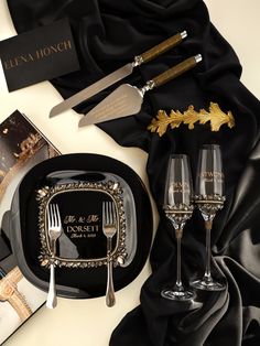 Set in Black & Gold - ELENA HONCH Gift Idea For Wedding, Gift For Bride And Groom, Engraved Glassware, Couples Custom, Flower Composition, Sister Wedding Gift, Love Quotes For Wedding, Wedding Souvenir, Radiant Beauty