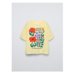 Round neck T-shirt with short sleeves. Front print with embroidery ruffle detail. Casual Yellow T-shirt With Embroidered Graphics, Casual Yellow Tops With Embroidered Graphics, Yellow Cotton Top With Embroidered Graphics, Cute Embroidered Graphic Tops For Spring, Cute Spring T-shirt With Text Print, Cute T-shirt With Text Print For Spring, Summer Short Sleeve T-shirt With Embroidered Text, Yellow Cotton T-shirt With Embroidered Graphics, Spring Graphic Tee With Embroidered Graphics