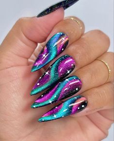 Unique Gel Nails, Crazy Nail Art Unique, Lined Nails, Mystical Nails, Egyptian Nails, Magical Nails, Nail Fashion Trends, Swirl Nail Art, Nail Polish Kit