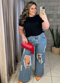 Plus Size Wide Pants Outfit, Wide Jeans Plus Size, Plus Size Fashion For Women Casual, Calca Jeans Wide Leg Plus Size, Wide Leg Jean Plus Size Outfit, Calca Wide Leg Plus Size, Calça Wide Leg Jeans Plus Size, Plus Size Denim On Denim Outfits, Plus Jeans Outfit Plus Size