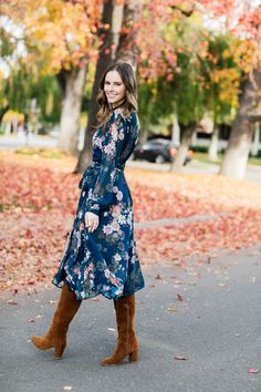 Floral Dress Winter, Alyssa Campanella, Floral Dress Outfits, Winter Floral, Winter Dress Outfits, Suede Boots Knee High, Ladies Dresses, 가을 패션, Mode Inspiration