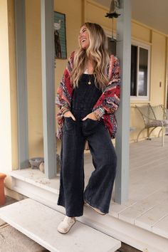 Oversized Jumpsuit Outfit, Overalls Style, Oversized Jumpsuit, Knit Duster, Jumpsuit Overalls, Overalls Fashion, Boho Outfit, Black Overalls, Jumpsuit Outfit