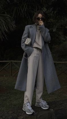 90s European Fashion, New Balance Outfit, Beige Outfit, Grey Outfit, Grey Coat, Cute Winter Outfits, Mode Inspo