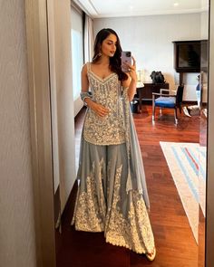 Diwali Outfit Inspo 2024, Seema Gujral Sharara, Sharara Dress Indian Weddings, Diwali Outfit Ideas For Women, Dholki Outfit, Christmas Eve Outfits, Indian Outfits Modern, Manushi Chhillar