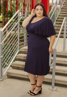 A must have jersey dress with flutter sleeves. Pair with sandals and a little blush for a barbecue or get together. Put yourself together with this effortless staple dress any time of the day! Dress With Flutter Sleeves, Bella Dress, Staple Dress, Chic And Curvy, Time Of The Day, Professional Attire, Dress For Success, Summer Look, Navy Color