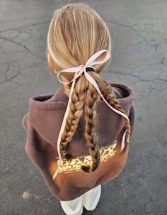 @lauraaelisa Cute Down Braided Hairstyles, Blonde Girl Hairstyles, Preppy Fall Hairstyles, Preppy Hair Styles, Hair Styles With Bow, Filler Photo Ideas, Hairstyles Bows, Summer Hair Ideas, Braids Blonde