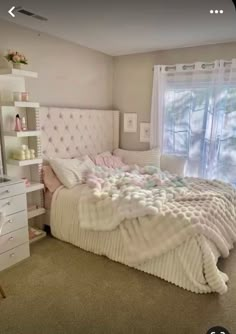 a bedroom with a bed, desk and dresser in it's centerpieces