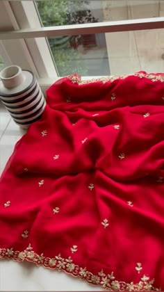 Red Suit Design, Black Saree Designs, Dupatta Draping, Magam Work Designs, Magam Work, Kurti Sleeves, Model Blouse Designs, Kurti Sleeves Design, Indian Women Fashion