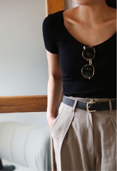 Photo Fit Girl Inspiration, Style Tomboy, Tomboy Stil, French Minimalist, Color Outfits, Monochromatic Outfit, French Classic, Minimalist Capsule Wardrobe, Look Retro