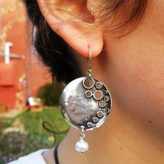 Vintage Rounded Hollow Pearl Earrings Silver Plate Jewelry, Artistic Jewelry Rings, Metal Clay Earrings, Pmc Jewelry Metal Clay Ideas, Silver Clay Jewelry Ideas, Bohemian Jewelry Earrings, Organic Earrings, Silver Circle Earrings, Silver Clay