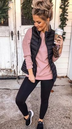 Winter Mode Outfits, Look Legging, Fancy Fashion, Athleisure Trend, Legging Outfits, Outfit Jeans, Closet Inspiration, Sweatshirt Outfit, Chic Sweaters