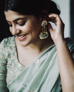 Aparna Balamurali, Bengal Cotton Sarees, Cotton Sarees, Cotton Saree, Hand Picked, Beautiful Earrings, Beautiful Jewelry, Instagram Profile, Pearl Earrings