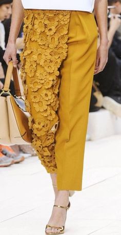 Tailored Dresses, Fashion Design Inspiration, Celana Fashion, Cl Fashion, Nikkah Dress, Tailored Dress, 가을 패션, Mode Inspiration, Look Chic