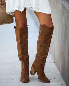 Suede Knee High Boots, Suede Boots Knee High, Slouched Boots, Retro Shoes, High Heels Shoes, Womens Knee High Boots, Looks Chic, Long Boots, Shoes And Boots