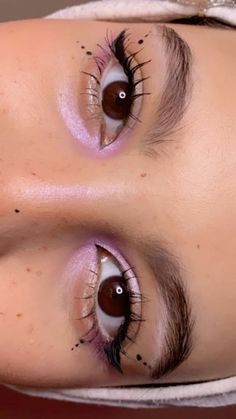 Simple Pop Of Color Makeup, Simple Makeup Looks Colorful, Easy Makeup Eye Looks, Color Eyeliner Brown Eyes, Fun Eye Makeup For Hooded Eyes, Makeup For Festivals Summer, Fun Makeup Ideas Brown Eyes, Fun Easy Eyeliner Looks, Subtle Colourful Eye Makeup