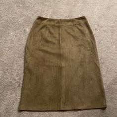 Taupe Pencil Skirt With Back Zipper. Garment Has Never Been Worn And Is Brand New. It Was Purchased In A Boutique. Size: Small (Waist: 13 In, Hips: 17 In, Length: 23 In) Material: 92% Polyester, 8% Spandex Condition: Brand New Spring Brown Relaxed Pencil Skirt, Brown Pencil Skirt With Pockets, Cheap Brown Pencil Skirt, Beown Leather Pencil Skirt, Brown Non-stretch Midi Skirt, Small Waist, Pencil Skirt, Pencil, Spandex