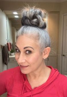 This guide shares an awesome high bun hairstyle. Take your bun up a knot with this technique. How To Make High Bun Hairstyles, Grey Hair Buns Top Knot, Hight Buns Hairstyle, High Bun How To, Bun Cuff Hairstyles, Bubble Hairstyle, High Bun Hairstyle, Hairstyling Tips