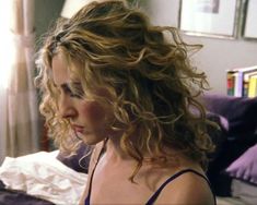 Carrie Bradshaw Hair, Amazing Hair Color, Short Stacked Bob, Stacked Bob Haircuts, Short Stacked Bob Haircuts, Color Ideas For Short Hair, Stacked Bob, Ideas For Short Hair, Blonde Curly Hair