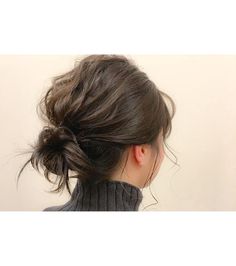 Face Highlighting, Chignon Hair, Short Hair Bun, Hair Arrange, Short Hair Updo, Great Hair, Messy Hairstyles, Hair Dos