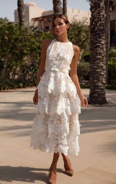 Organza Fashion, Hepburn Dress, Lace Ideas, Modern Luxe, Linen Collection, Beautiful Dress Designs, Shower Dresses, Graduation Outfit, English Style