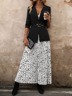 Chique Outfits, Printed Pleated Skirt, A Skirt, Casual Work Outfits, Looks Chic, Inspiration Mode, Mode Inspiration, Work Fashion