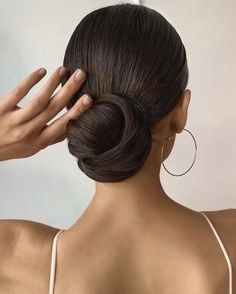 Low Bun Bridal Hair, Cute Bun Hairstyles, Wedding Hair Up, Bridal Hair Buns, Bridal Hair Inspiration, Tutorial Ideas, Trendy Hairstyle, Bun Hairstyle