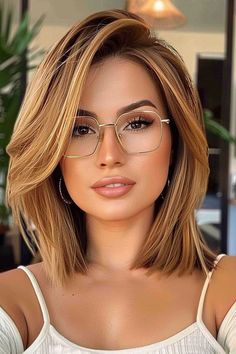 Butterfly Haircut Medium Hair 2024, Short Bleached Hair, Italian Hair, Women Haircuts Long, Bob Hair Color, Medium Hair Color, Medium Hair Styles For Women, Medium Bob Hairstyles, Haircut And Color