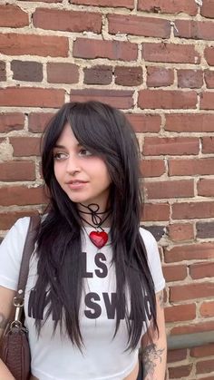 Rock Star Girlfriend Hair, Rock Star Haircut, Alt Haircuts Long, Goth Haircut Medium, Rock Haircut, Star Haircut, Red Hair Outfits, Rock Star Hair, Scene Haircuts