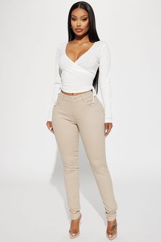 Khaki Outfits For Women, Khaki Jeans Outfit, Leggings Work Outfit, Khaki Uniform Pants, Khaki Leggings, Khaki Pants Outfit, Khakis Outfit, Khaki Pants Women, White Pants Outfit