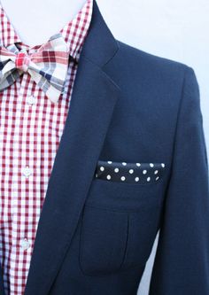 Love this red and navy combo. Navy Sport Coat, Guy Photo, Gentleman's Club, Style College, Blue Color Combinations, Preppy Men, Checkered Shirt, Red Gingham