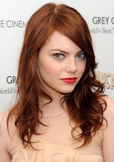 Emma Stone Emma Stone Red Hair, Red Hair With Blonde Highlights, Woman With Red Hair, Loose Curls Hairstyles, Red Blonde Hair, Dark Red Hair, Copper Hair Color, Hair Color Auburn