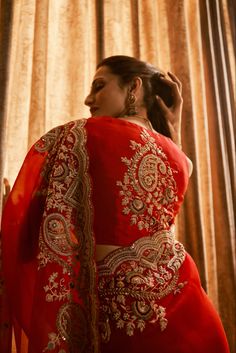 Bandhni Blouse Designs Latest, Gold Blouses, Banarsi Blouse, Luxury Saree, Silk Saree Bridal, Latest Blouse Designs, Saree Wearing Styles, Fashionable Saree Blouse Designs, Pearl Embroidery