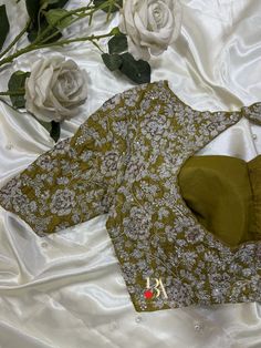 Viral blouse Indian saree shop now designer Allover Work Blouse Designs, Allover Maggam Work Blouses, Pista Green Blouse Designs, Pelli Blouse, Exclusive Blouse Designs, Saree Ceremony, Green Blouse Designs, Mirror Work Blouse Design