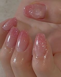 Natural Nail Polish Designs, Ombré Cateye Nails, Glitter Nails Ideas, Pink Nails Glitter, Pink Nails Ideas, Glitter Tip Nails, Color For Nails, Pink Glitter Nails, Graduation Nails