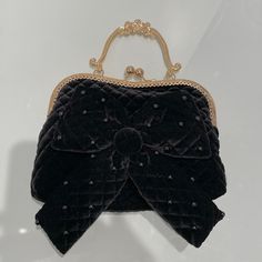 Beautiful Cute Purses For Teens Cute Purses For Teens, Purses For Teens, Little Black Purse, Purse For Teens, Quilted Velvet, Velvet Purse, Classic Party, Black Purse