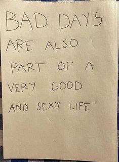 Tenk Positivt, Lev Livet, Inspirerende Ord, Fina Ord, Motiverende Quotes, Piece Of Paper, Happy Words, Reminder Quotes, What’s Going On