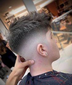 V Shaped Haircut Men, Skin Fade Long On Top, Skin Fade Haircut Men, Mens High Fade Haircut, High Fade Haircut Mens, Medium Skin Fade, Very Short Hair Men, Mid Fade Haircut, Men Fade Haircut Short