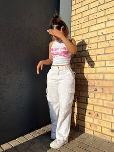 White Cargo Pants Outfit, White Cargo Pants, Cargo Pants Outfit, Uni Outfits, Indian Dresses Traditional, Classy Casual Outfits, Fashion Design Sketches, Cute Simple Outfits