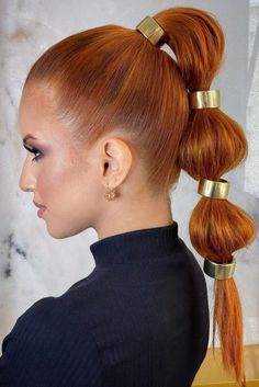 Bubble ponytail: inspirações de penteado bolha Reddish Hair, Peinados Hair Styles, Perfect Ponytail, Elegant Ponytail, High Ponytail Hairstyles, Bubble Ponytail, Bubble Braids, Bouncy Hair, Editorial Hair