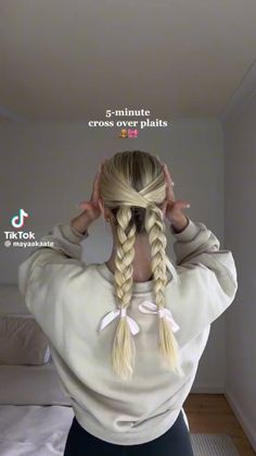 Women's Undercut, Dreads Hairstyles, Sport Hair, Receding Hairline, Hair Tips Video, Ribbon Hairstyle, Women's Hairstyles, Peinados Fáciles Para Cabello Corto, Hair Tutorials For Medium Hair