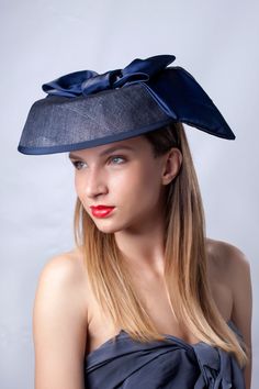 Audrey Hepburn Hat, Types Of Hats For Women, Navy Blue Fascinator, Chic Hat, Barbie Hat, Style Bleu, Blue Fascinator, Navy Hat, Couture Hats