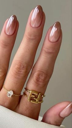 Sade Nails Art, Neutral Gold Nails, Neutral Abstract Nails, Sade Nails, Wedding Guest Nails Ideas Classy, Ombre Chrome Nails, Kutek Disney, Unghie Sfumate, September Nails